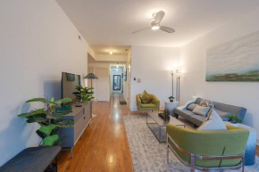 3BR Prime Hyde Park Location Near UChicago and Dining